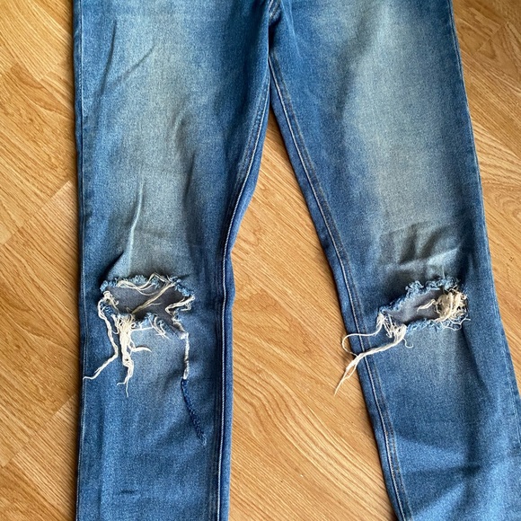ASOS DESIGN slim distressed jeans in light blue - Picture 2 of 5